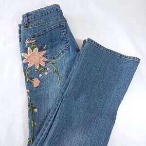 Joui Jean with embroidered accents